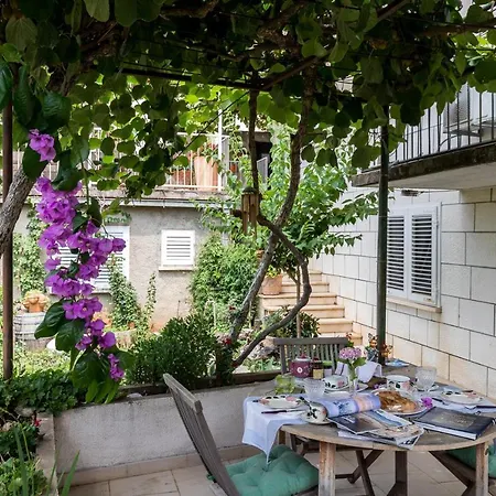 Apartman Fanita - With Terrace And Garden View *